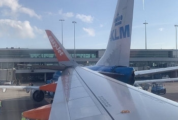 Hy hữu hai máy bay chở khách va quệt nhau ở sân bay Hà Lan