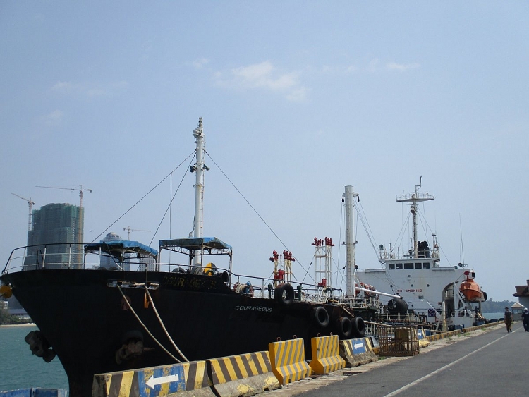 Tàu dầu M/T Courageous do một công dân Singapore làm chủ và điều hành bị giới chức Campuchia bắt giữ vào tháng 3.2020