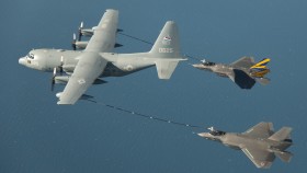 Mỹ bán rẻ "lực sĩ" C-130 cho Philippines