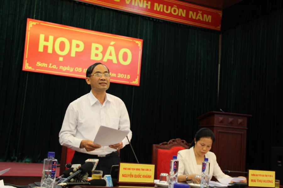 Bà Mai Thu Hương và ông Nguyễn Quốc Khánh trả lời các câu hỏi của PV trong buổi họp báo.
