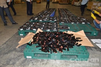 Khó xử lý lô vũ khí khủng ở sân bay Tân Sơn Nhất