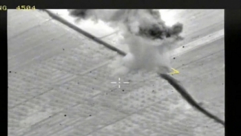 Cận cảnh máy bay Nga phá hủy xe tăng của phiến quân ở Syria