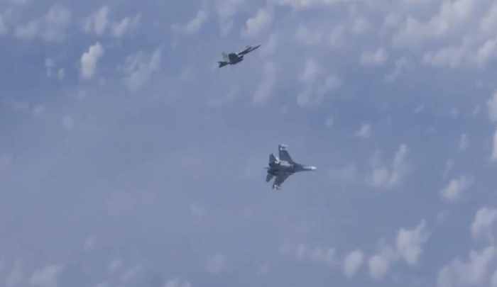 Tiêm kích Su-27 xua đuổi chiến đấu cơ NATO do bay quá gần phi cơ chở Bộ trưởng Quốc phòng Nga