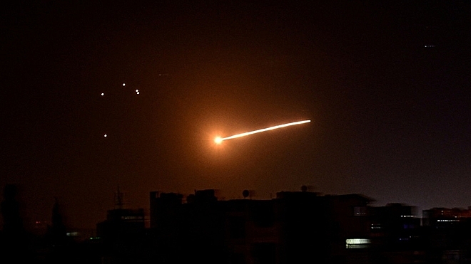 Vệt sáng tên lửa trên bầu trời thủ đô Damascus của Syria.