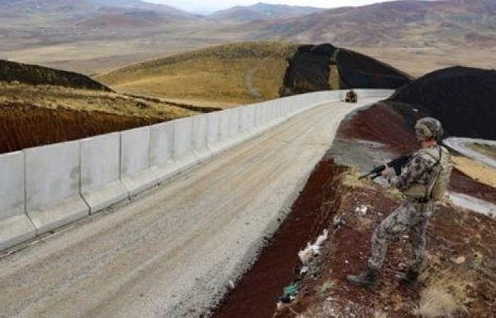 Hy Lapk, Thổ Nhĩ Kỳ xây tường ngăn người tị nạn Afghanistan.