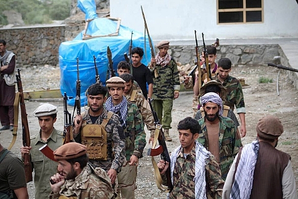 Những tay súng sẵn sàng chống lại Taliban tại tỉnh Panjshir, Afghanistan 