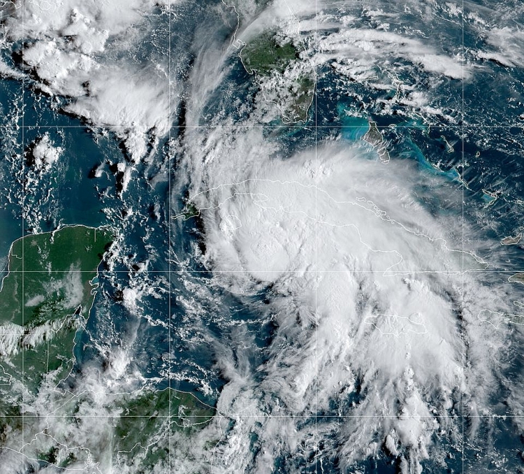Hình ảnh vệ tinh cơn bão Ida.