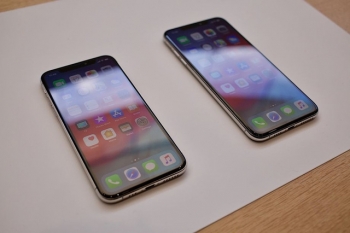 Cận cảnh bộ đôi iPhone XS và XS Max mới ra mắt của Apple
