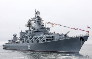 Tuần dương hạm Varyag Nga phóng tên lửa trúng mục tiêu cách xa 500km