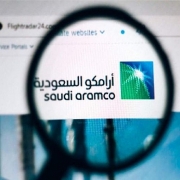 Ả Rập Xê-út giảm giá bán dầu thô sang châu Á