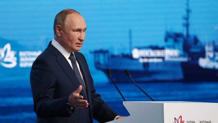 Tổng thống Vladimir Putin phát biểu tại Diễn đàn Kinh tế Phương Đông lần thứ 7.