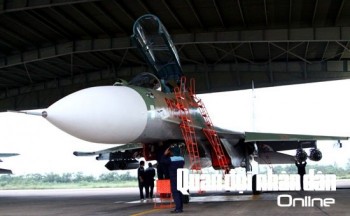 [Chùm ảnh] Chuẩn bị kỹ thuật cho máy bay hiện đại SU-30MK2