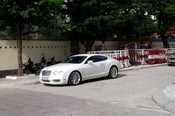 Tạm giữ siêu xe Bentley mang biển số '999' của xe BMW