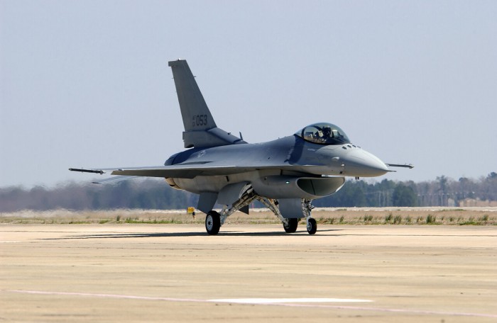 Mỹ: Chiến đấu cơ F-16 trúng đạn của Taliban