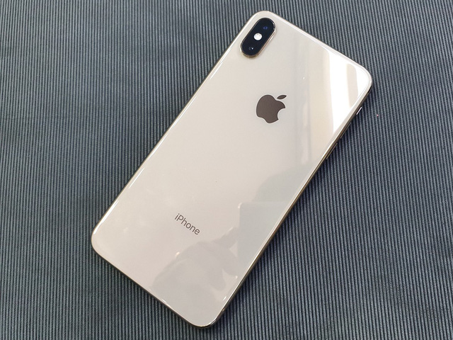 iphone xs max cham san khach viet van thich mot sim