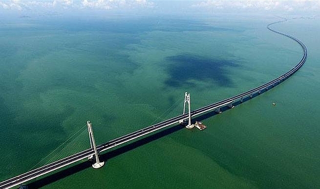 Trung Quốc thông xe cầu vượt biển dài nhất thế giới, trị giá 20 tỷ USD