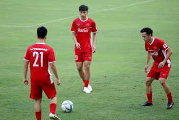 HLV Park Hang Seo chú ý đến thể hình của hàng thủ đội tuyển Việt Nam