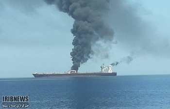Tàu dầu Iran vừa trúng tên lửa