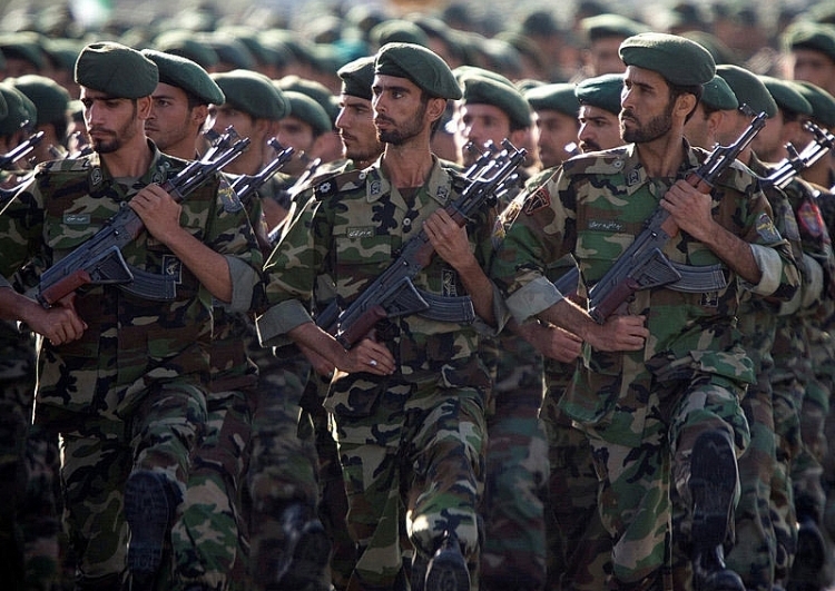 Lãnh tụ tối cao Iran kêu gọi IRGC phát triển nhiều loại vũ khí mới