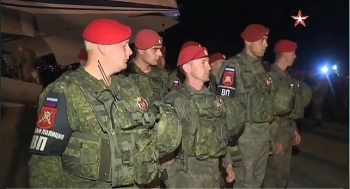 Cận cảnh hàng trăm binh sĩ Nga tới Syria sau thỏa thuận Sochi