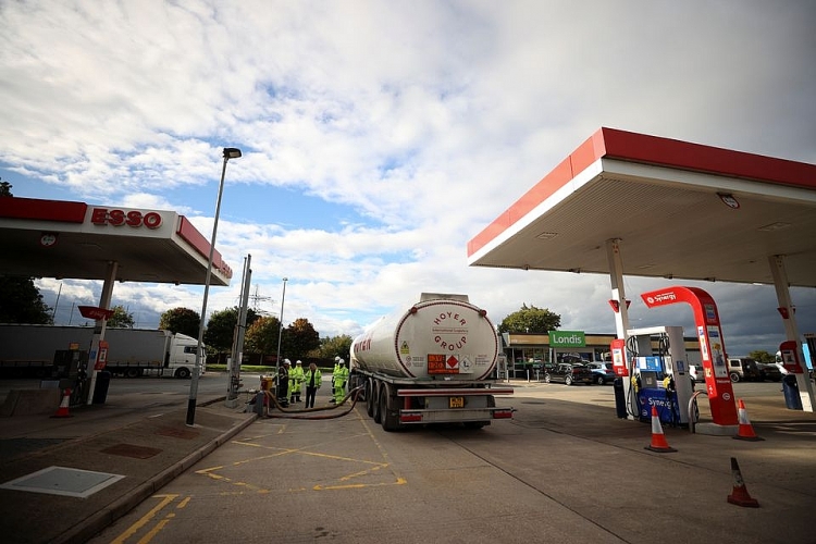 Tình trạng khủng hoảng tại các trạm xăng ở Anh được cải thiện