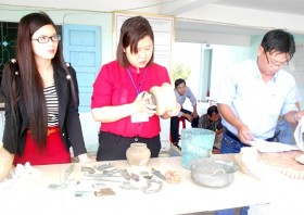 Tặng cổ vật quý cho Bảo tàng Quảng Nam