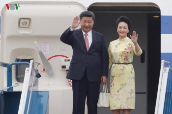 [Chùm ảnh] Chủ tịch Trung Quốc đến sân bay Nội Bài
