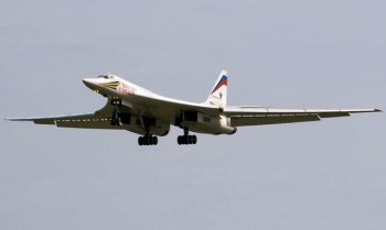 Xem máy bay siêu thanh Tu-160 của Nga phóng tên lửa
