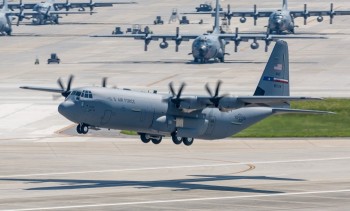 Mỹ chi gần 1tỉ USD mua 'lực sĩ bầu trời' C-130J