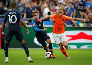 Ajax "hét giá" 75 triệu bảng cho Frenkie De Jong
