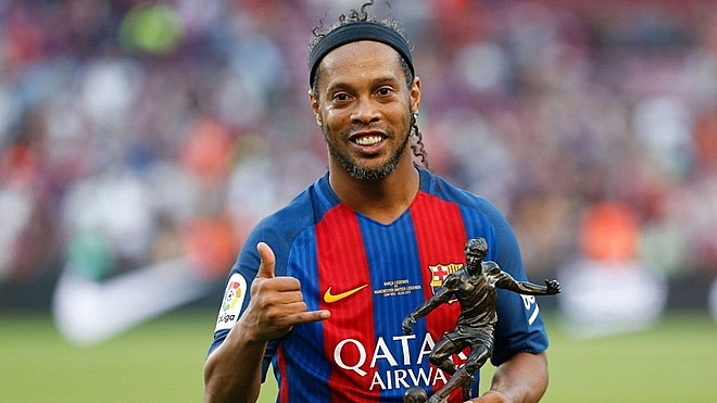 Cựu danh thủ Ronaldinho bị tịch thu tài sản để siết nợ