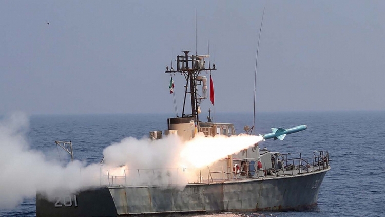 Một cuộc tập trận của Iran trên biển Oman.