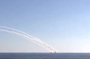 Tàu ngầm Kilo lần đầu phóng tên lửa diệt IS