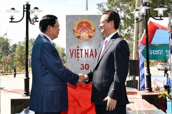 Thủ tướng Việt Nam và Campuchia dự lễ khánh thành cột mốc số 30 và 275