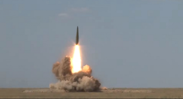 Cận cảnh Nga phóng tên lửa Iskander phá hủy hoàn toàn mục tiêu