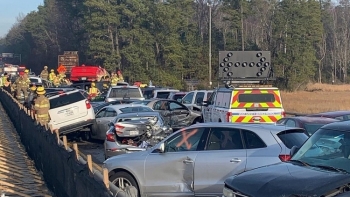 Ô tô đâm liên hoàn tại cao tốc Mỹ, 35 người bị thương