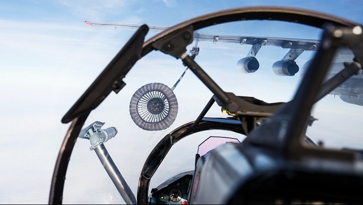 Cận cảnh máy bay quân sự Nga tiếp nhiên liệu ở độ cao 6.000m