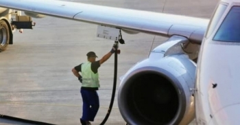 Nhiên liệu máy bay tiếp tục kìm hãm đà phục hồi nhu cầu dầu