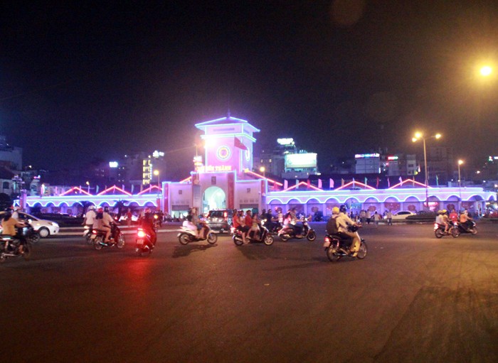 Sài Gòn lung linh đêm giáp Tết
