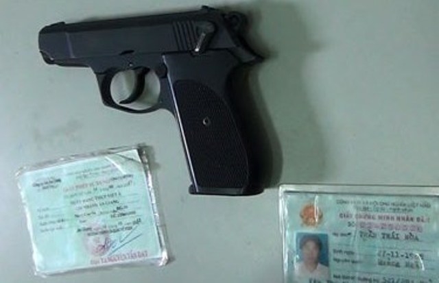 Phải xử lý Phó TGĐ Ngân hàng Việt Á chĩa súng vào mặt phụ nữ