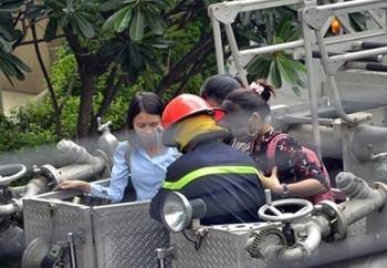 Giải cứu 11 người mắc kẹt trong vụ cháy ở trung tâm Sài Gòn
