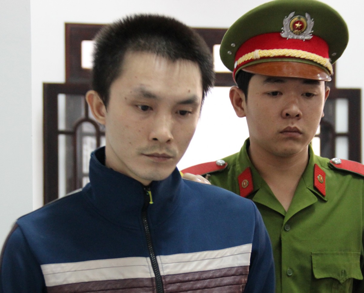Bị cáo Tâm bị áp giải về trại giam sau tuyên án.
