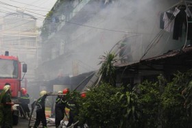 TP HCM: Hết hỏa hoạn chung cư lại cháy nhà hàng trong phố Tây