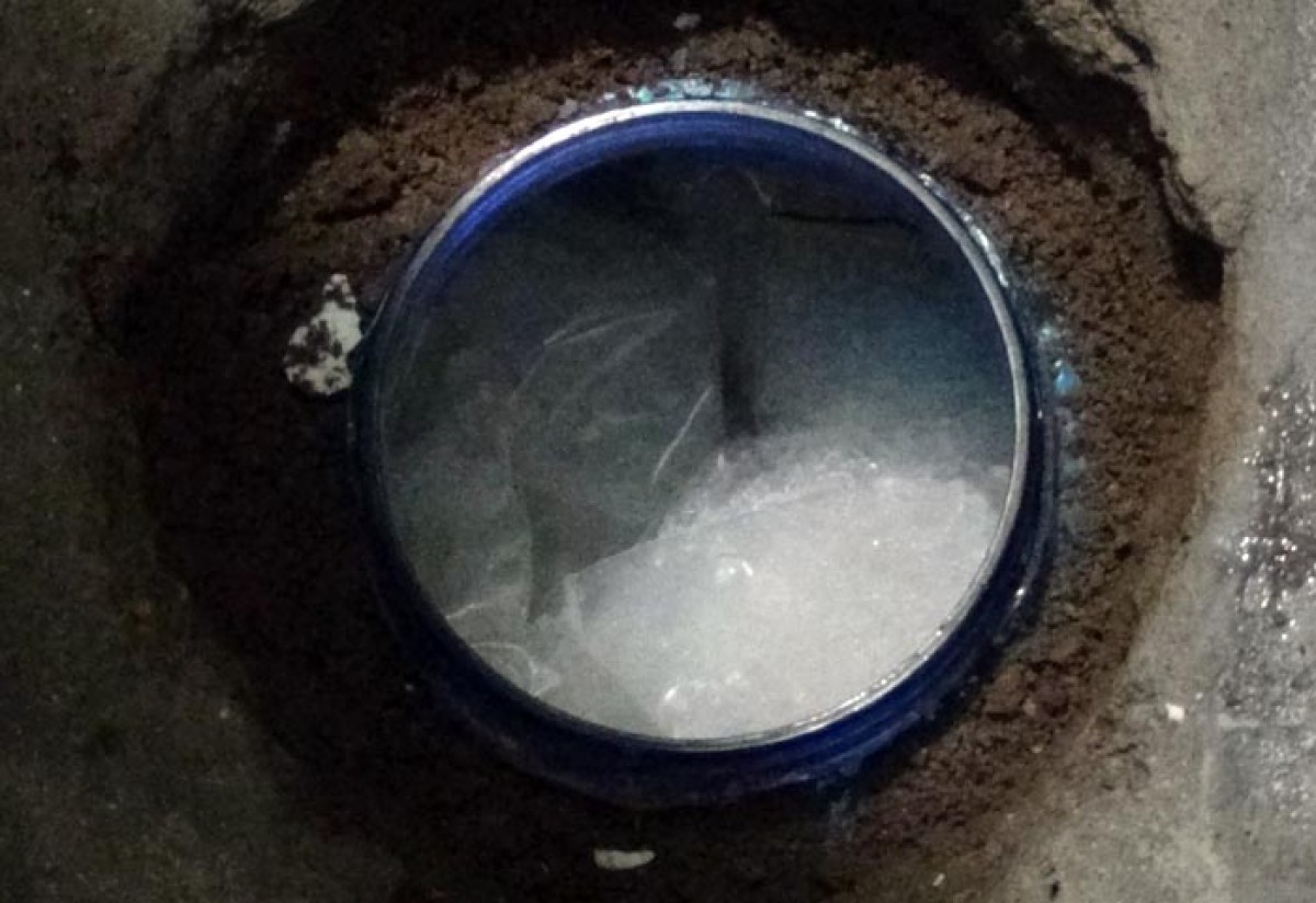 Ma túy được giấu dưới hầm nhỏ, trong bình nước loại 20 lít.