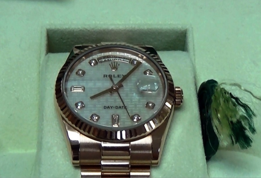 Đồng hồ Rolex bị cơ quan chức năng tạm giữ.