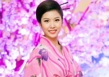 Á hậu Thúy Vân rạng rỡ trong trang phục Kimono