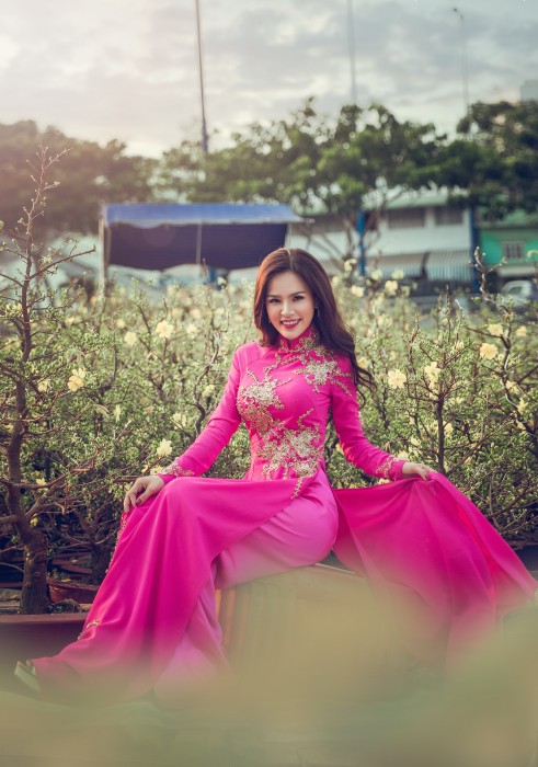 hot girl phi huyen trang dep diu dang trong ta ao dai