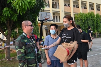 Võ Hoàng Yến tặng tiền quyên góp phòng, chống dịch Covid-19