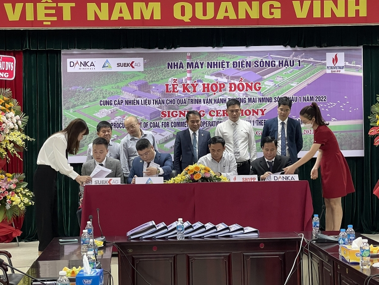 Ký kết hợp đồng cung cấp than vận hành NMNĐ Sông Hậu 1 năm 2022