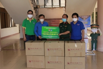Đoàn Cơ quan PVFCCo trao tặng vật tư y tế cho Khu cách ly, Bệnh viện dã chiến Củ Chi